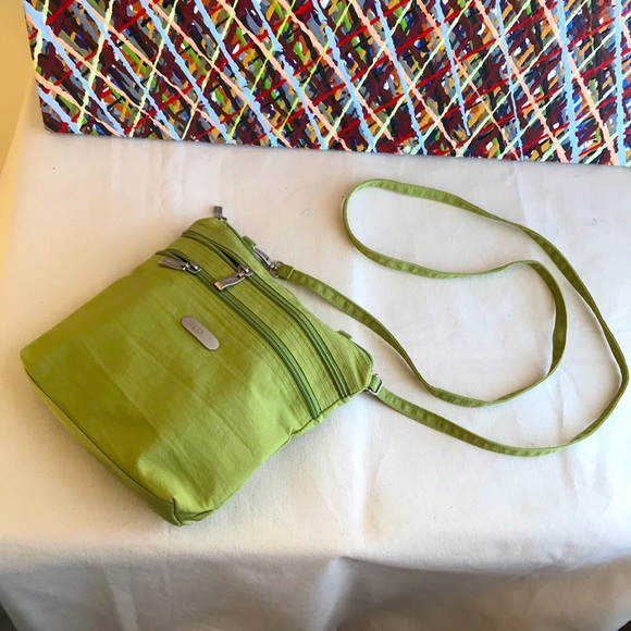 Baggallini crossbody bag green nylon Zip top 2 zipper front pockets travel bag
